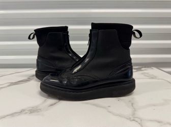 DR MARTENS MEN’S JEMISON BLACK WINGTIP BROGUE$ ZIP BOOTS SIZE 11. $100