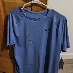 Nike Dry Fit Shirts Size Medium 