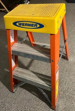 Werner 6202 2-Foot Fiberglass Step Ladder, 300 lbs Capacity