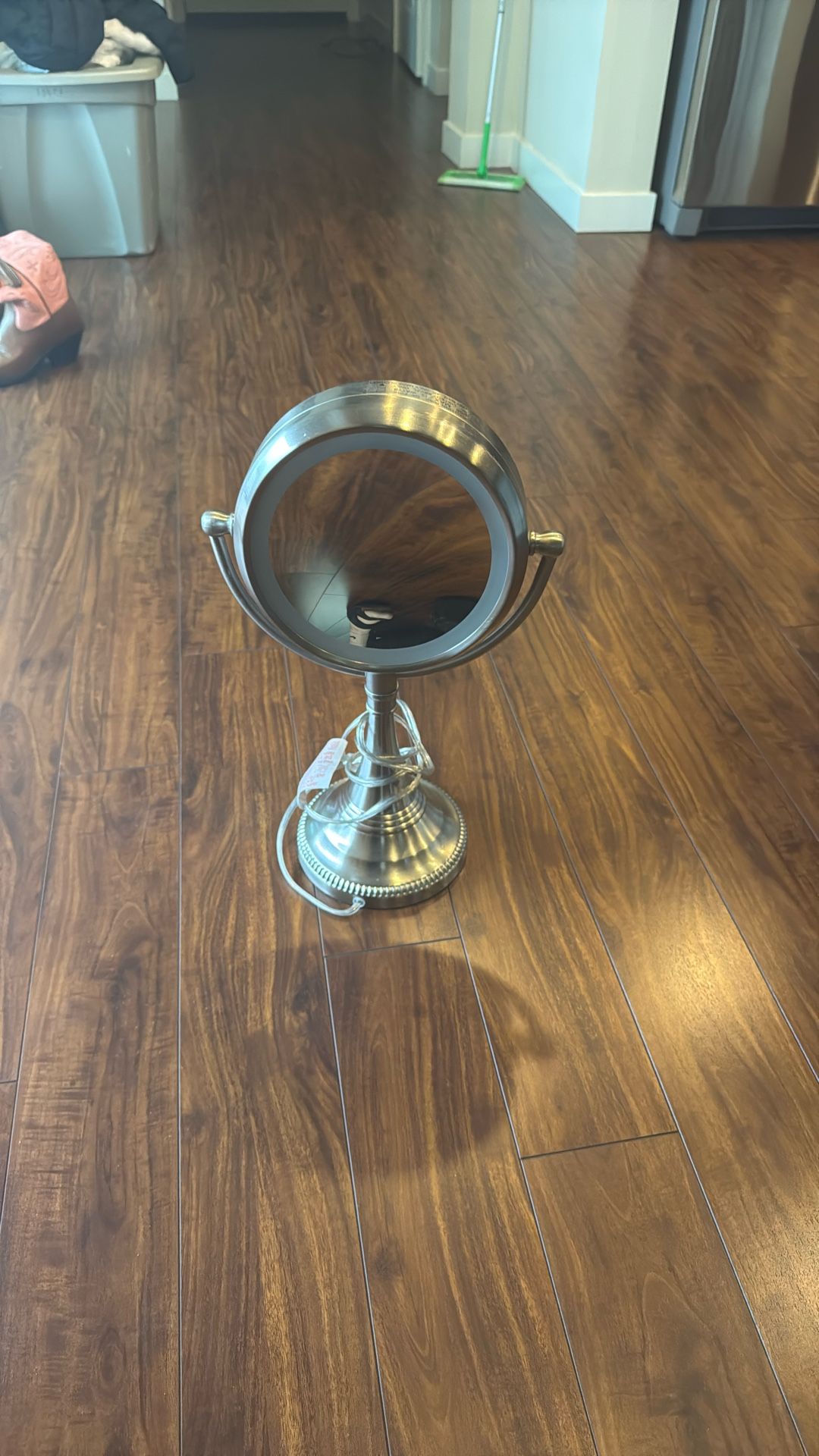Mirror With Light