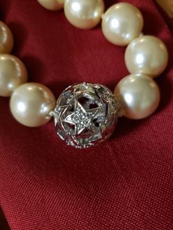 NEW--Beautiful Cindy Adams Necklace