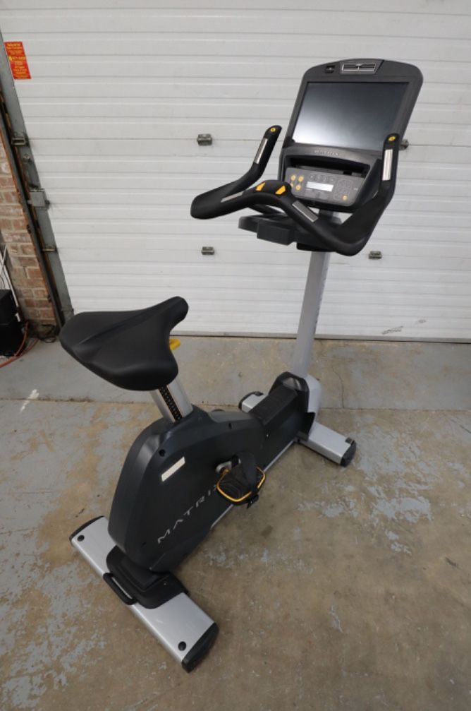 Used Matrix U7X (HURESAC-7XE-05-C Console) CB9219 Upright Stationary Bike