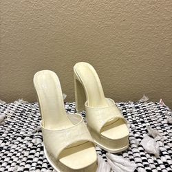 Cream Croc-Print Platform Heels – Size 7.5 Women’s