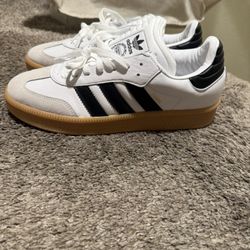 Adidas Samba XLG shoes in Cloud White/Core Black/Gum