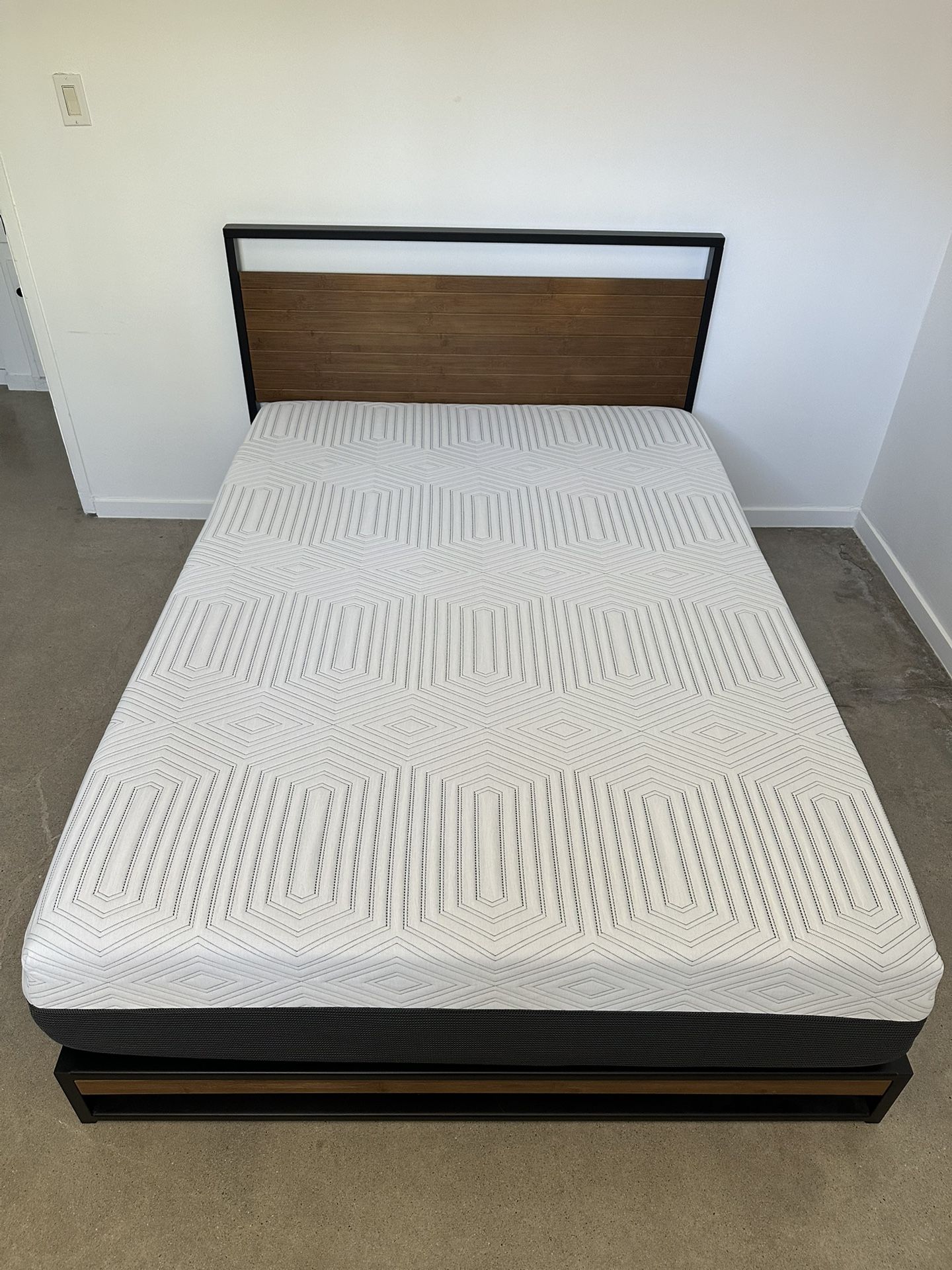 Full Size Bed Frame & Mattress