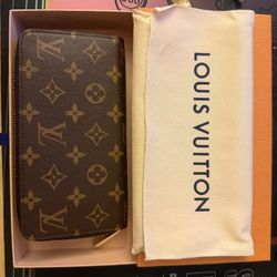 Louis Vuitton Zippy Wallet Brand New
