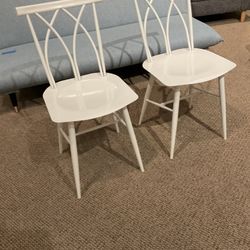 New Set of 2 Metal Chairs 