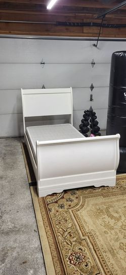 White Sleigh Bed