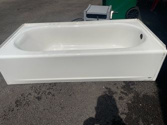 Bath Tub - American Standard  Free