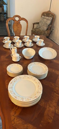 Vintage Contemporary Fine China by NORITAKE Delevan #2580 Dinnerware- 45 Pieces