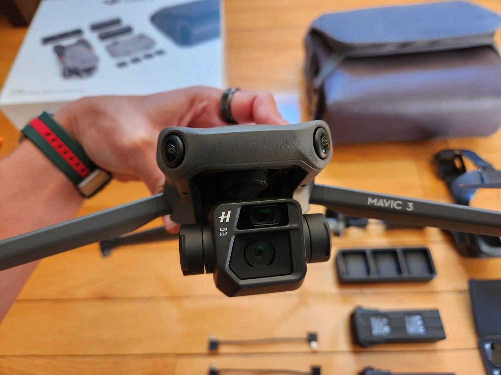 DJI MAVIC 3 - FLY MORE COMBO LIKE NEW IN BOX