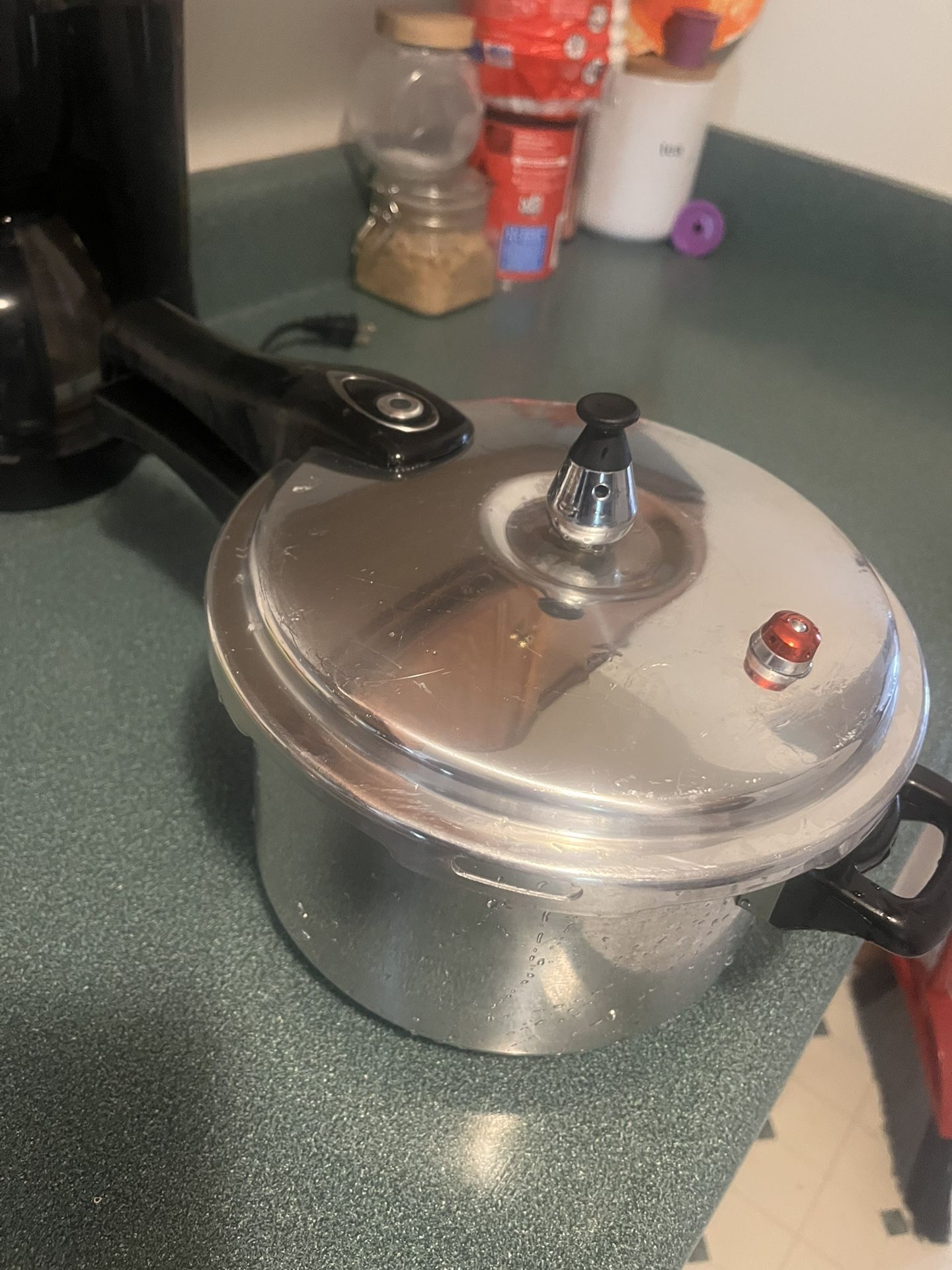 Pressure cooker