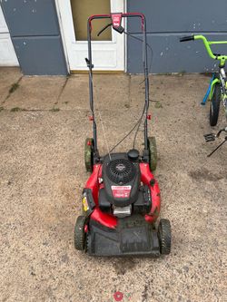 Self propelled lawn mower runs great