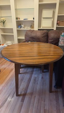 Free - Circular Dining/Office Table with collapsible leaves.