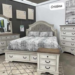 Realyn Chipped White Footboard Storage Platform Bedroom Set