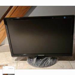 SAMSUNG 23 IN MONITOR