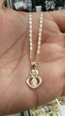 14k Gold chain & charm 18 inch long