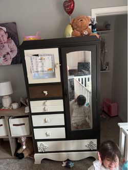 Baby crib baby dresser and decor