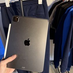 Used 2020 iPad Pro 11 inch 2nd generation 128gb   