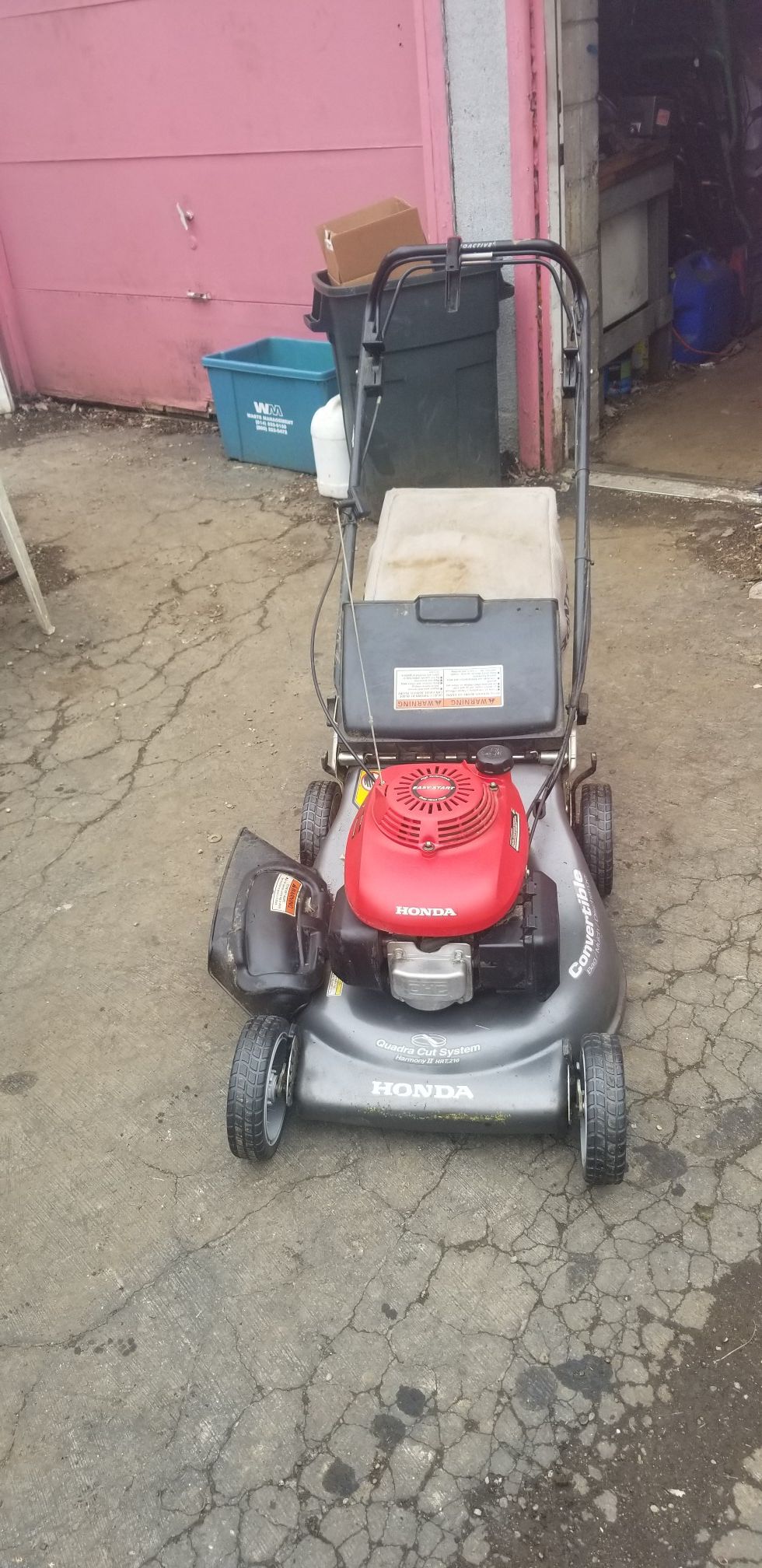 Honda hrt216tda self propelled lawn mower