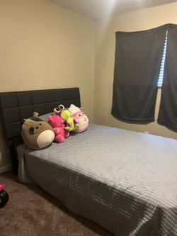 🛏️ Full-Size Bed for Sale – Great Condition!