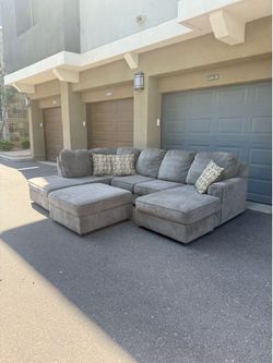 Gray Sectional Sofa w/ Storage Ottoman