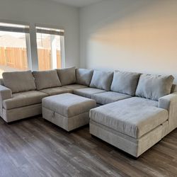 Like-New Living Spaces Sofa – Modern, Clean, Excellent Condition!
