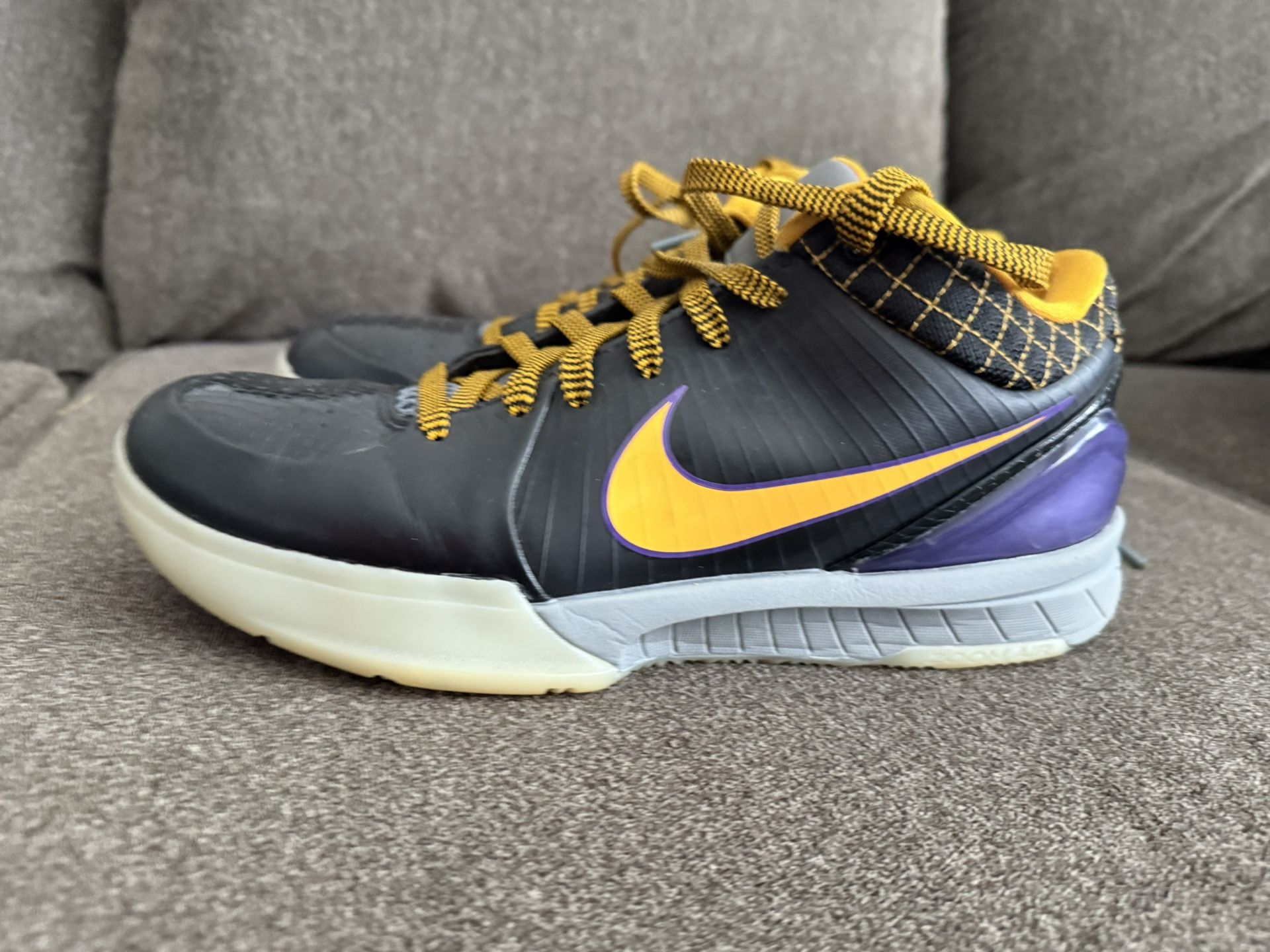 Kobe 4 Carpe Diem Size 8.5 