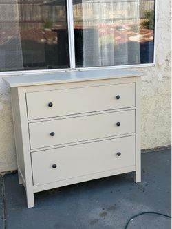 IKEA dresser in perfect condition