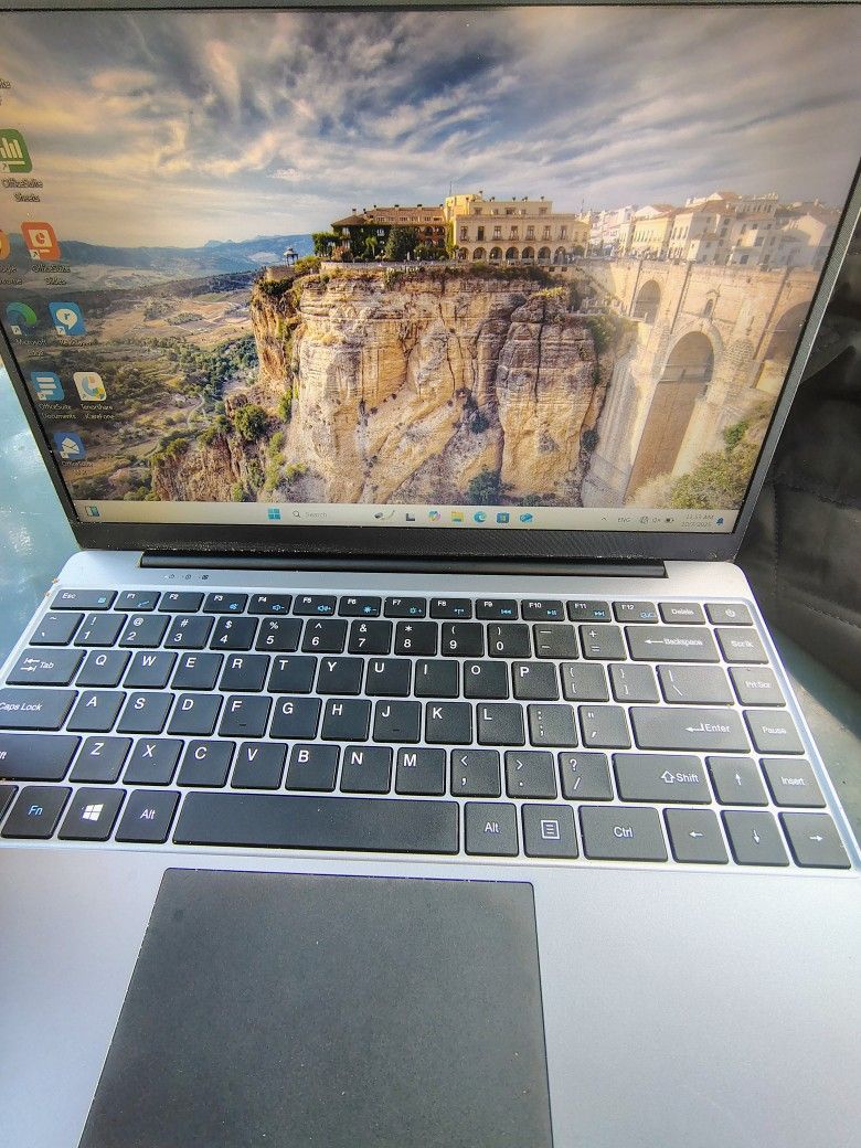 Jumper laptop , 8GB by 256GB. Windows 11 , 14 Inches Screen, Barely Used It 4-5days