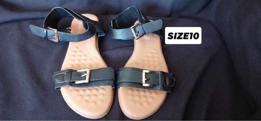 New women’s sandals size 10