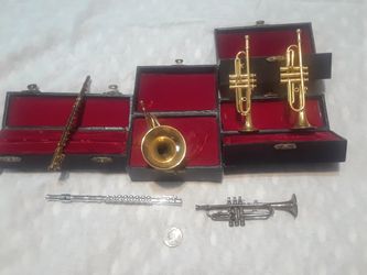 Miniature musical instruments