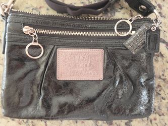 Black coach purse.