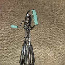 Vintage MAYNARD Egg Beater / Hand Mixer