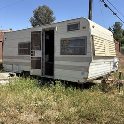 Travel Trailer/ Camper/ RV