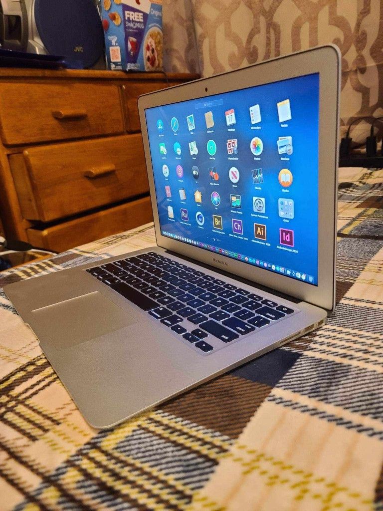 Excellent 13 inch 2017 Apple Macbook Air Laptop Computer With Intel Core i5 Processor With Programs