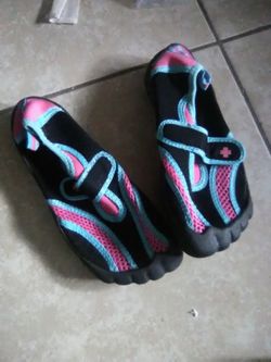 Pink/blue water shoes size 13/1 kids