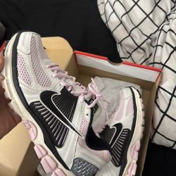 pink phantom nike zoom vomero 5