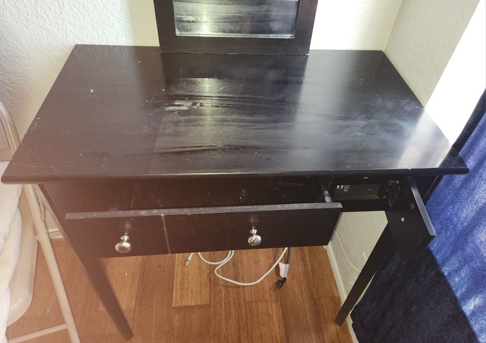 Vanity With Mirror And Chair 30 X 18