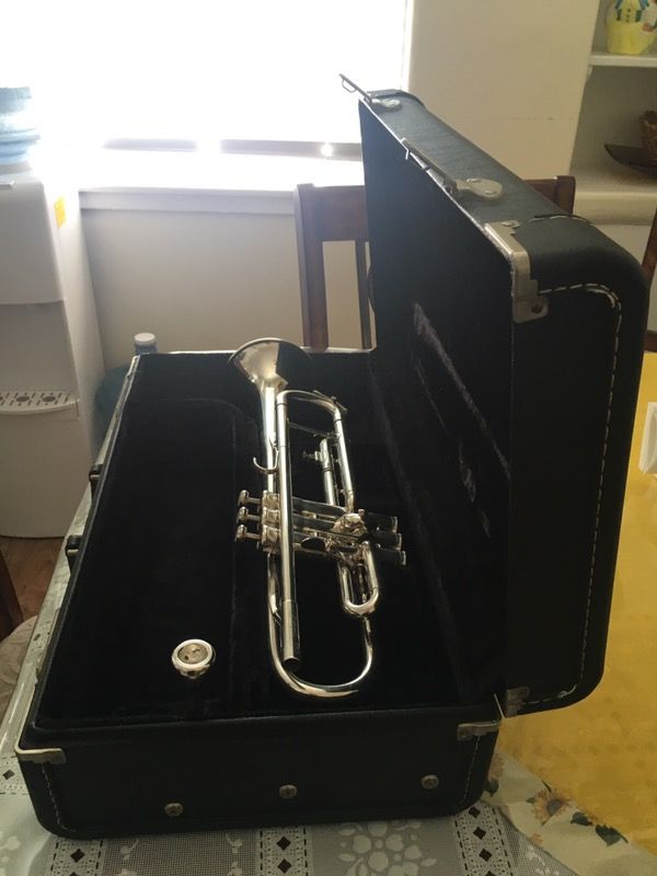King Silver Flair Trumpet 1055t for Sale in San Jose, CA OfferUp