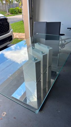 🔥 Moving Sale - Dining Table - Must Go!