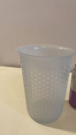 OXO Good Grips 4-Cup Squeeze & Pour Silicone Measuring Cup with Stay-Cool  Pattern for Sale in Fort Lauderdale, FL - OfferUp