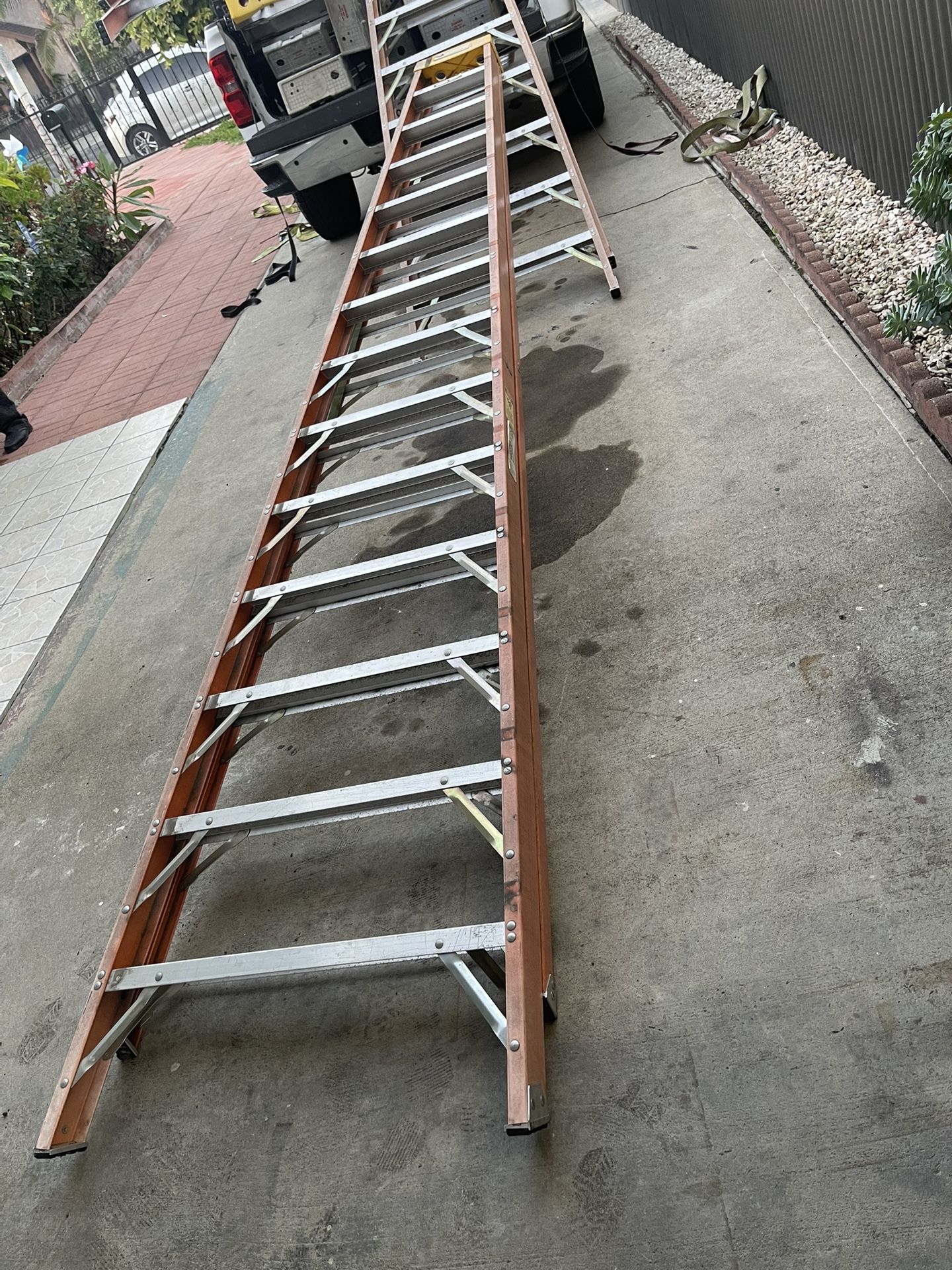 Excellent Condition Fiberglass Ladders 