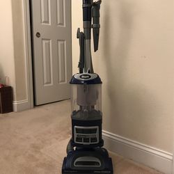 Shark Navigator Lift-Away Deluxe Vacuum (NV360/NV361)