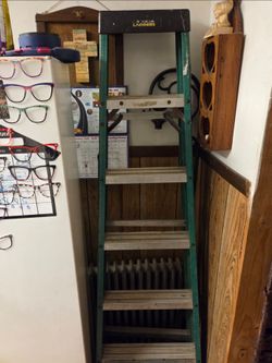 Fiberglass ladder