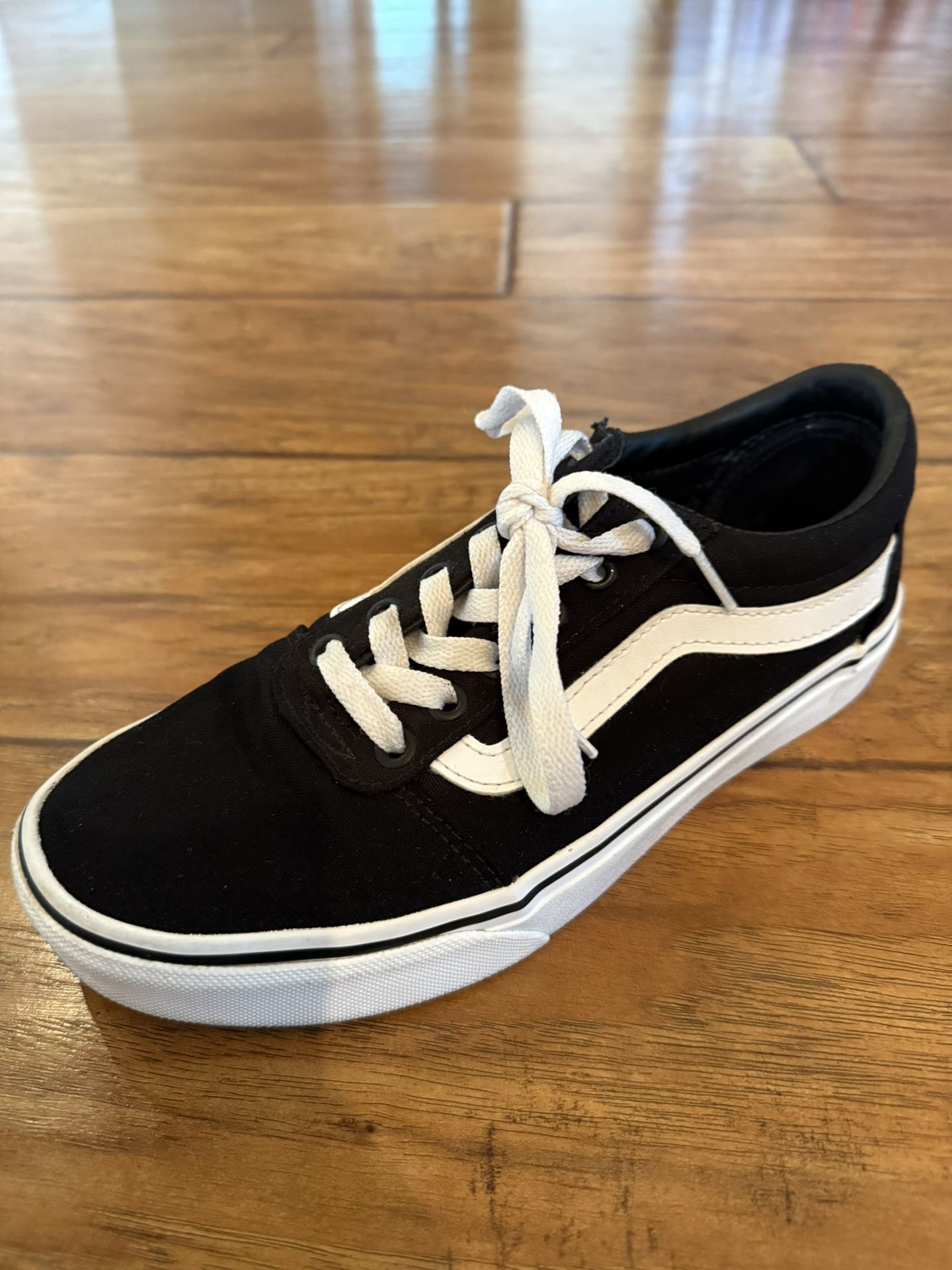 Vans Old Skool Women’s 6.5 Black And White 