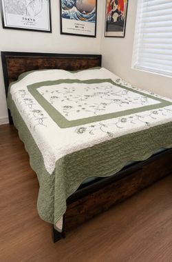 Queen Size Bed Frame with Built-In Storage Drawers – Great Condition