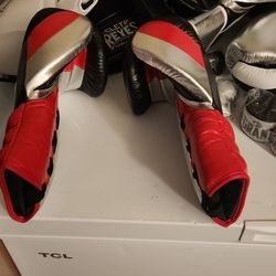 14 Oz Boxing Gloves With Free Hand Wraps 