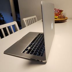 MacBook air 13-inch early 2014
Intel Core i5 1.4 GHz
8GB RAM 
121GB flash storage 
macOS Monterrey  version 12.7. Nothing wrong ** no trades ** 