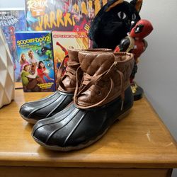 Wild Diva Brown and black boots - size 7.5